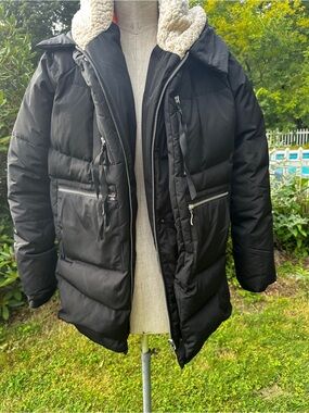 Women’s Orolay Black Puffer Coat with Sherpa Lining